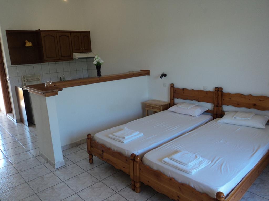 Faethon Aparthotel Karousadhes  Room photo
